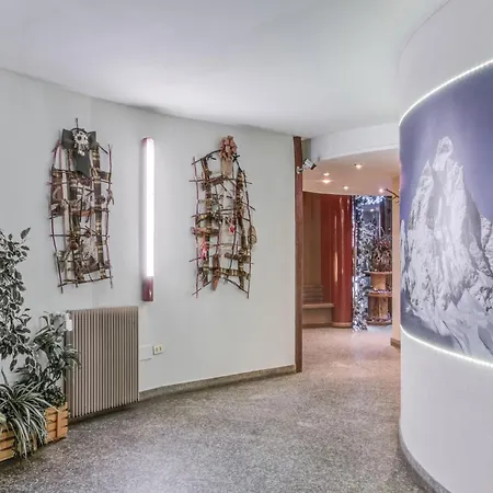 아파트 In Cervinia With Access