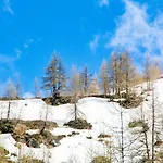 Apartment In Cervinia With Ski Access Апартаменти *